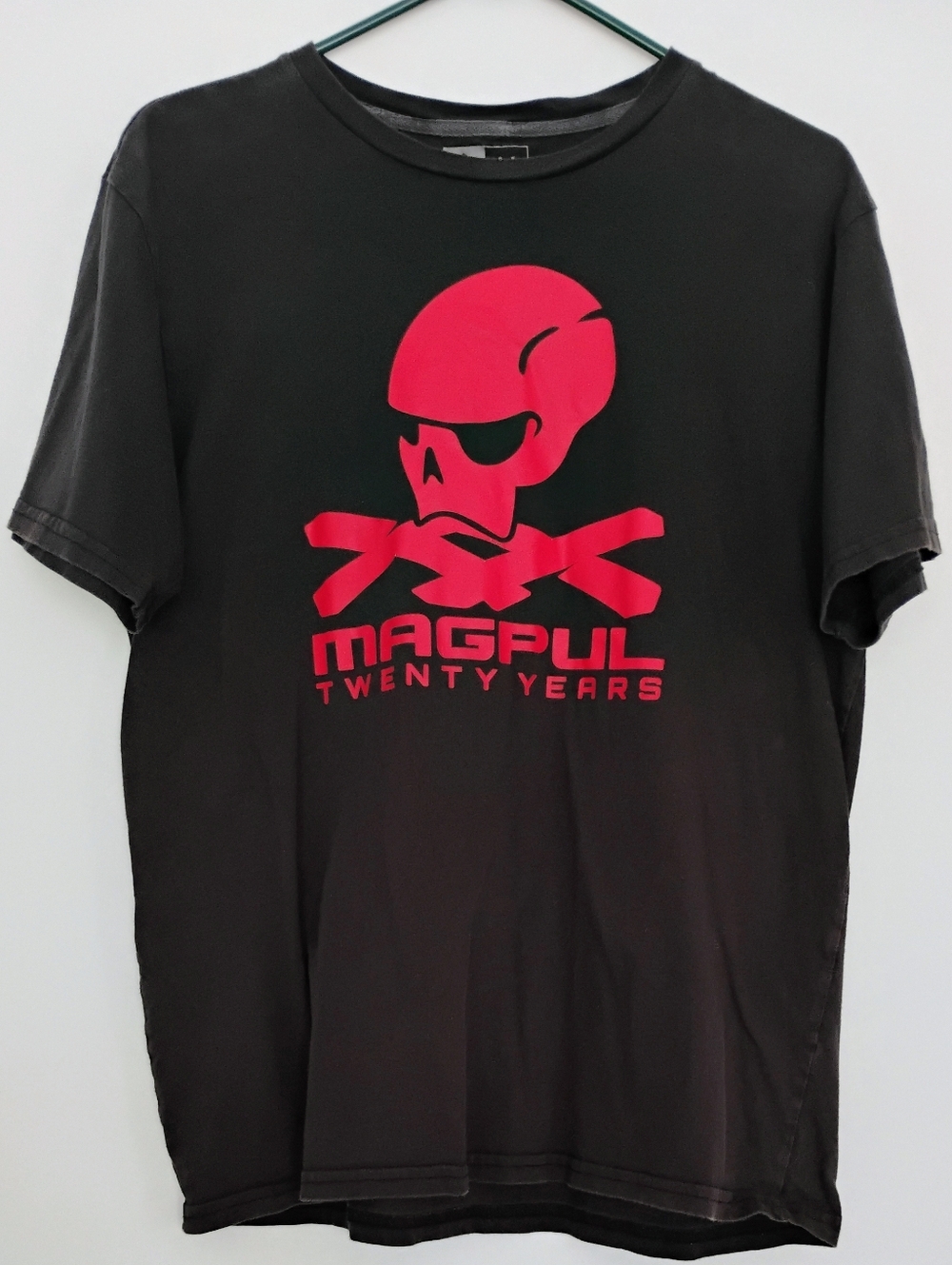 Magpul Black Anniversary T-Shirt with Stylized Red Skull And Crossbones Logo - M